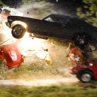 Z kulisy na šrotovisko: Najdrahšie autá zničené pre pútavé filmové efekty