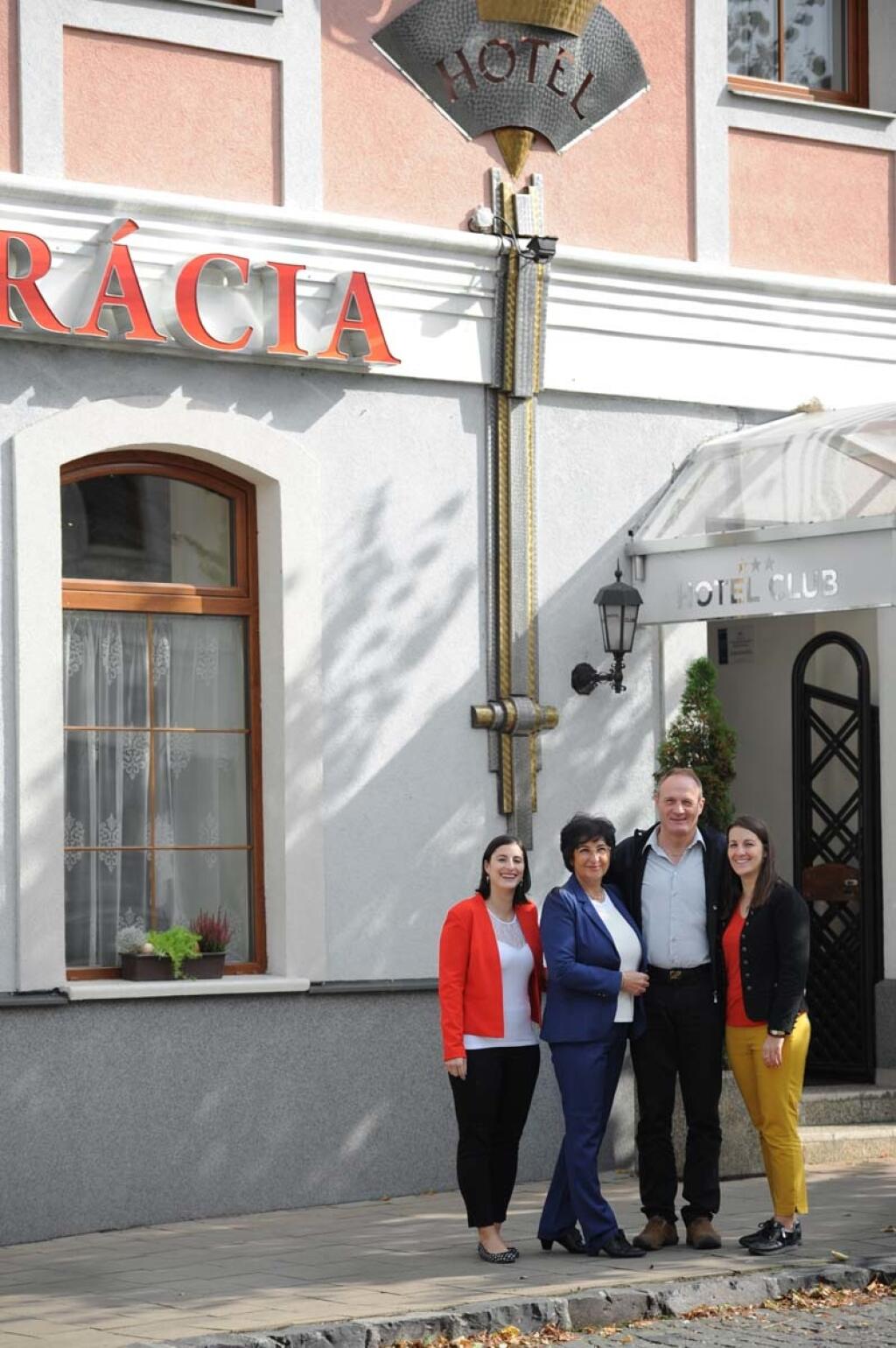 Gantnerovci: Na snímke zľava dcéra Jana, matka Janka, otec Juraj a dcéra Petra