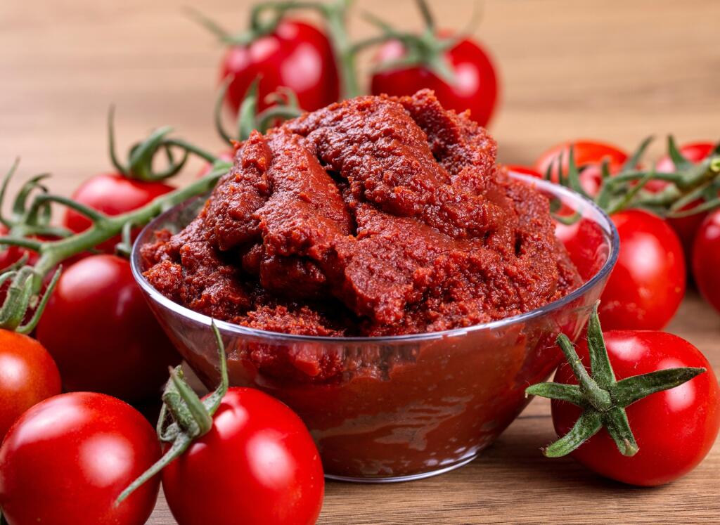 Fresh,Tomatoes,And,Tomato,Paste