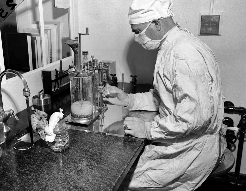 WA 49 Albany Archive - In an archive image on December 2, 1947, Charles D. Brown fills a syringe with a BCG tuberculosis (TB) vaccine at a state laboratory in Albany, USA.  Researchers are testing dozens of age-old TB and polio vaccines to see if they are effective for COVID-19 unless a vaccine for the worldwide SARS-CoV-2 coronavirus infection is available.  PHOTO TASR / AP FILE - In this Dec.  2, 1947 file photo, Charles D. Brown, fills a vial with t