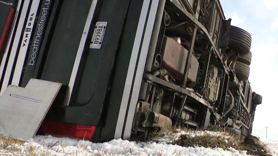 Nehoda linkového autobusu pri juhomaďarskom meste Komló si v utorok ráno vyžiadala jednu obeť a dvoch zranených. S odvolaním sa na agentúru MTI o tom informuje spravodajca TASR v Budapešti. (Ilustračná foto)