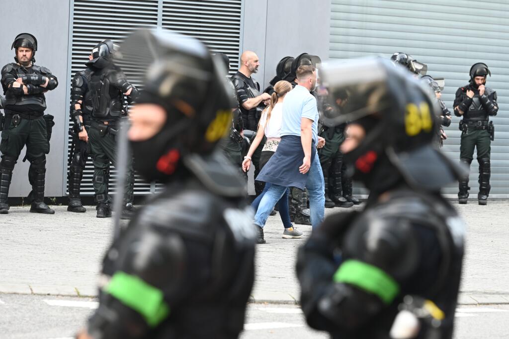Na snímke policajti pred začiatkom finálového zápasu Slovenského pohára - Slovnaft Cupu medzi ŠK Slovan Bratislava a FC Spartak Trnava v Bratislave v nedeľu 8. mája 2022.
