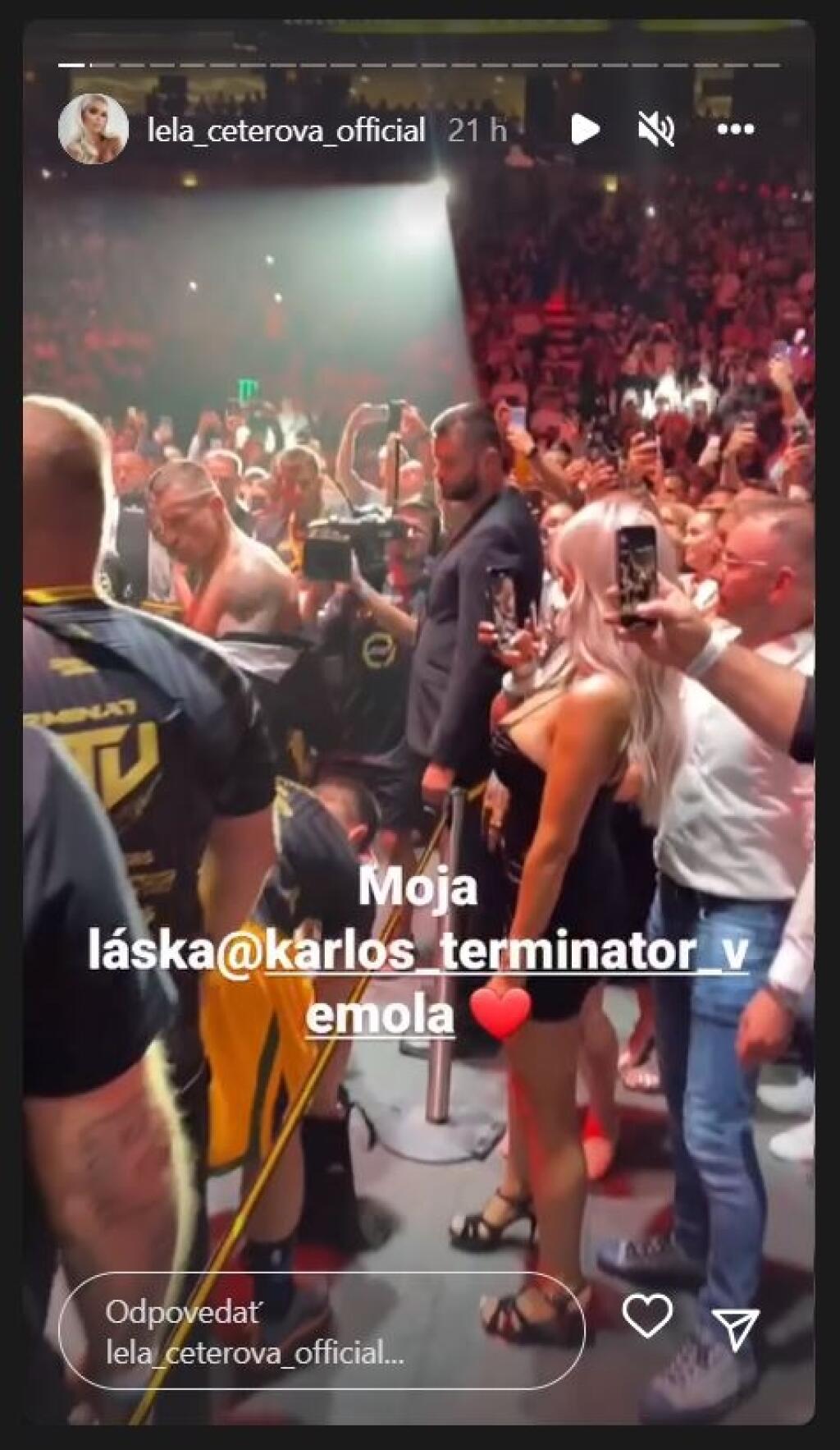 Na boxerskom zápase Karlosa Vémolu nechýbala ani jeho partnerka. Lela sa už tradične poriadne vyprsila.