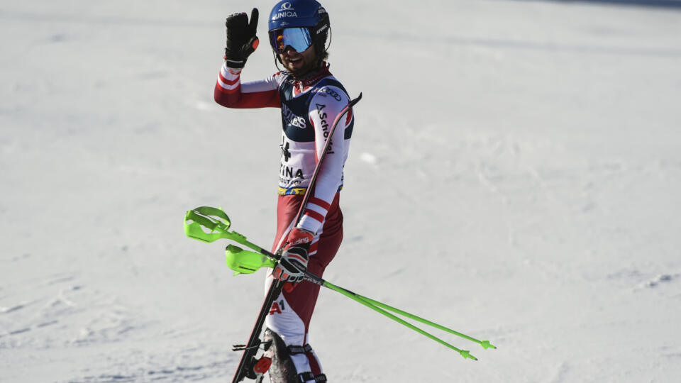 JB 13 Cortina d'Ampezzo - Rakúsky lyžiar Marco Schwarz máva v cieli pretekov slalomu v alpskej kombinácii mužov na MS v alpskom lyžovaní v talianskom lyžiarskom stredisku Cortina d'Ampezzo 15. februára 2021. FOTO TASR/AP
Austria's Marco Schwarz waves after crossing the finish line during the slalom portion of the men's combined race, at the alpine ski World Championships, in Cortina d'Ampezzo, Italy, Monday, Feb. 15, 2021. (AP Photo/Marco Tacca)