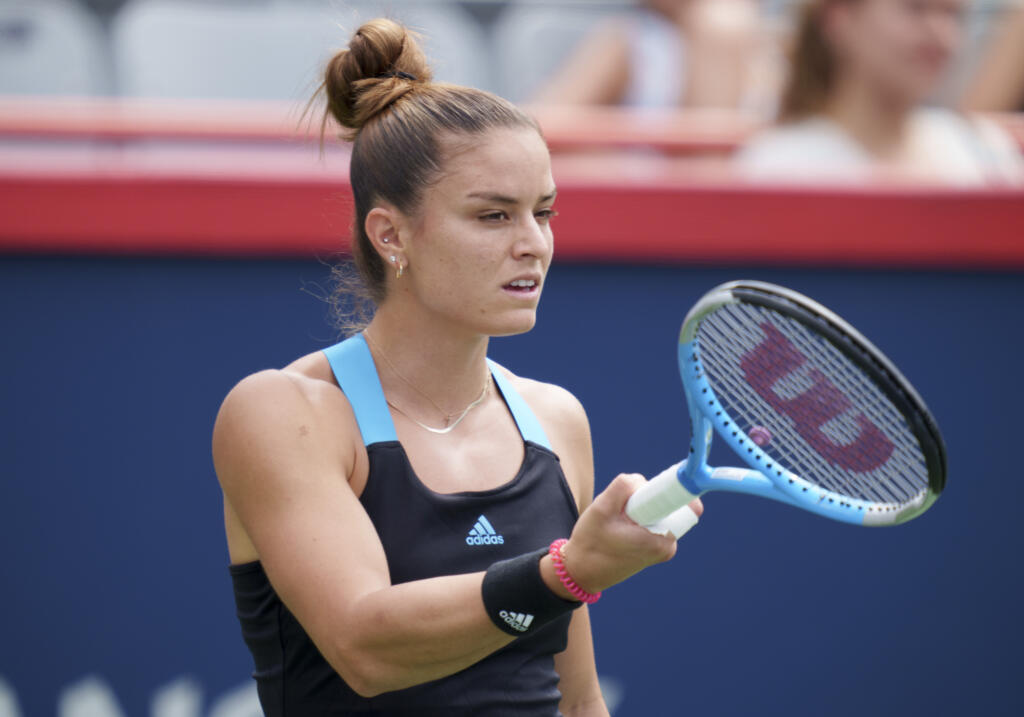 Grécka tenistka Maria Sakkariová reaguje v zápase proti Češke Marii Bouzkovej v 1. kole tenisového turnaja WTA v Montreale 9. augusta 2021.