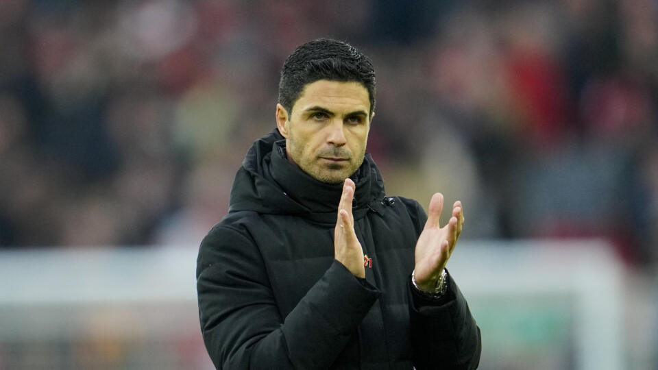 WA 15 Liverpool - Tréner Arsenalu Mikel Arteta tlieska po zápase 30. kola anglickej Premier League FC Liverpool - FC Arsenal v Liverpoole v nedeľu 9. apríla 2023. FOTO TASR/AP

Arsenal's manager Mikel Arteta applauds at the end of the English Premier League soccer match between Liverpool and Arsenal at Anfield in Liverpool, England, Sunday, April 9, 2023. (AP Photo/Jon Super)