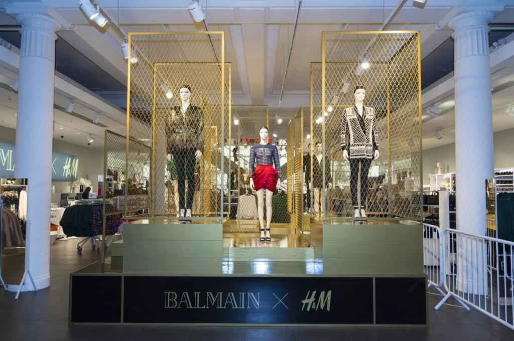 Balmain x H&M spustenie predaja v Londýne.