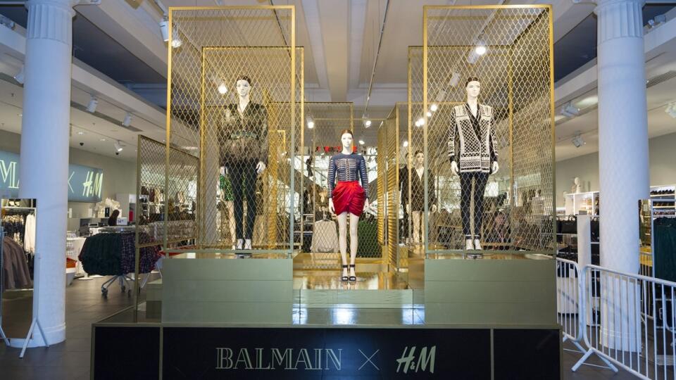 Balmain x H&M spustenie predaja v Londýne.