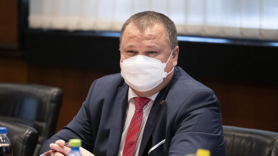 Na snímke prezident Americkej obchodnej komory v SR (AmCham) Gabriel Galgóci na zasadnutí orgánov Centra pre umelú inteligenciu v priestoroch STU 10. decembra 2021 v Bratislave. FOTO TASR - Pavel Neubauer