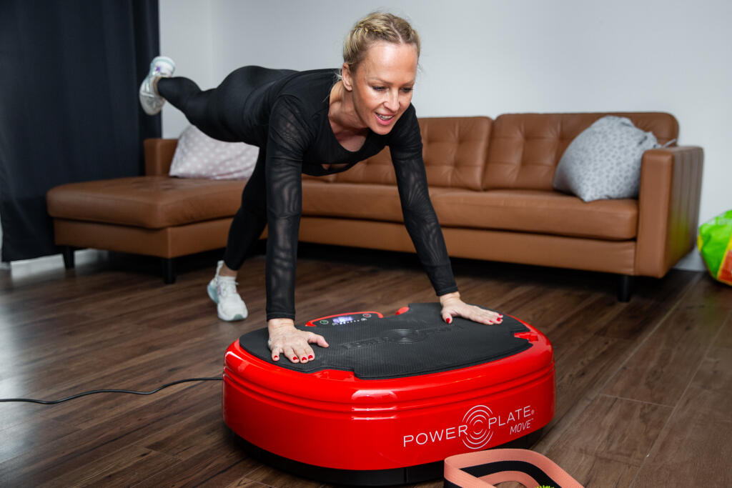 Zuzana Belohorcová cvičí v domácich podmienkach za pomoci videohovoru s trénerkou.