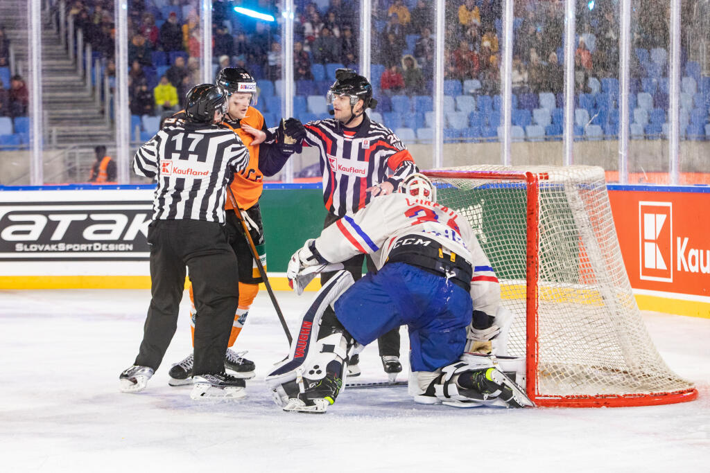 Hokejový zápas medzi HC Slovan a Košice (Winter games)