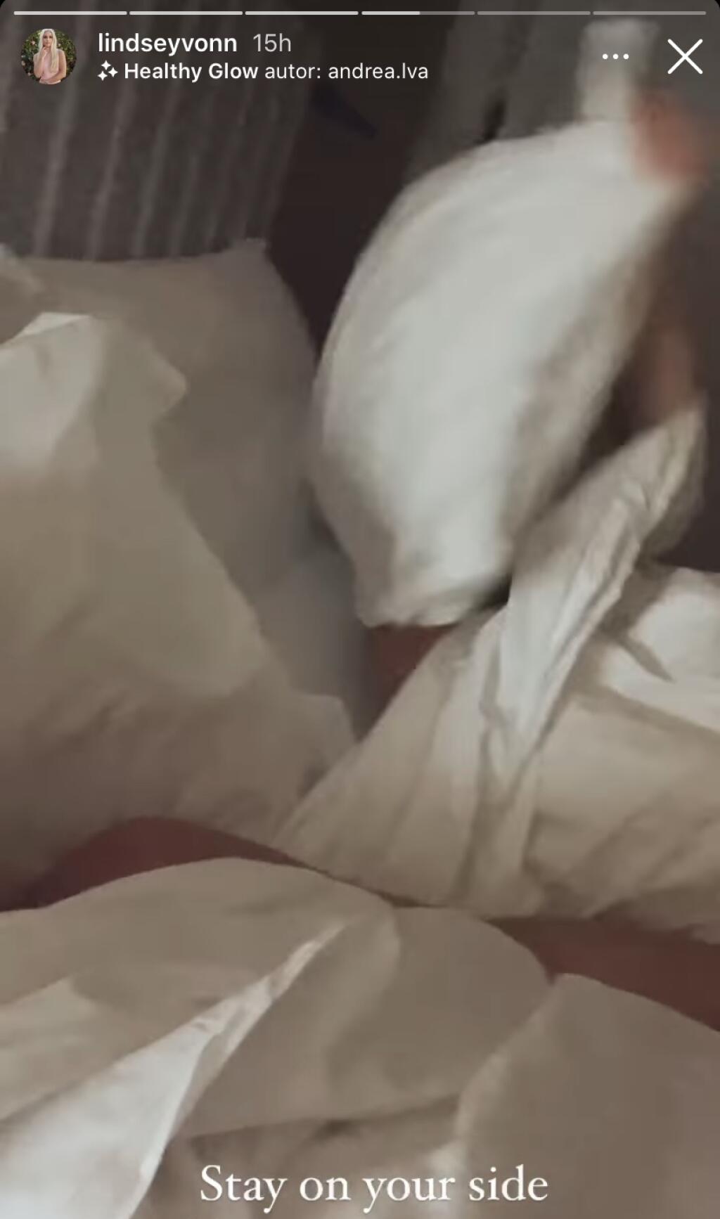 Dievčatá sa v posteli bláznili ako keby boli tínedžerky.