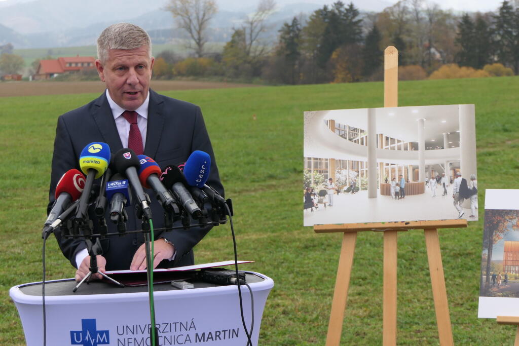 Na snímke  minister zdravotníctva Vladimír Lengvarský (nominant OĽaNO) počas tlačoveho brífingu k výstavbe novej Univerzitnej nemocnice sv. Martina v Martine 4. novembra 2022. FOTO TASR - Erika Ďurčová


