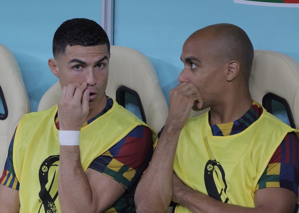 Občas si ale Ronaldo zahrkútal aj so spoluhráčmi, ktorých stretol podobný osud. Zažil si teda chvíľku zábavy aj tam.