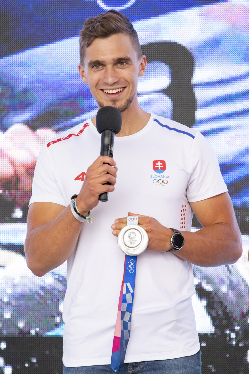 Autogramiáda slovenských olympionikov po návrate z japonského Tokia v X-Bionic Šamorín. Jakub Grigar sa pochválil fanúšikom striebornou medailou.