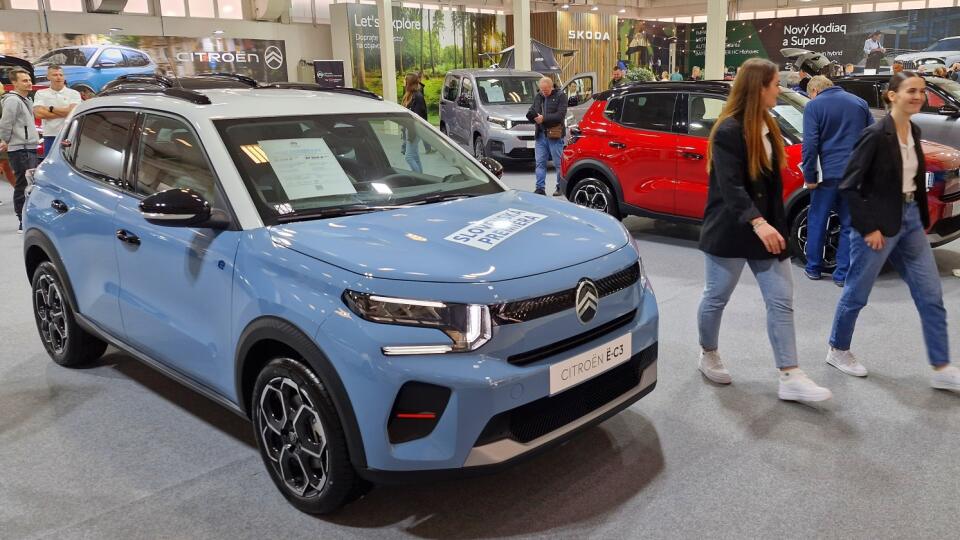 Elektrická verzia sa nazýva ë-C3. Vďaka batérii s kapacitou 44 kWh prejde na jedno nabitie 320 km a z 20 na 80 % sa na rýchlonabíjačke nabije za 26 minút.