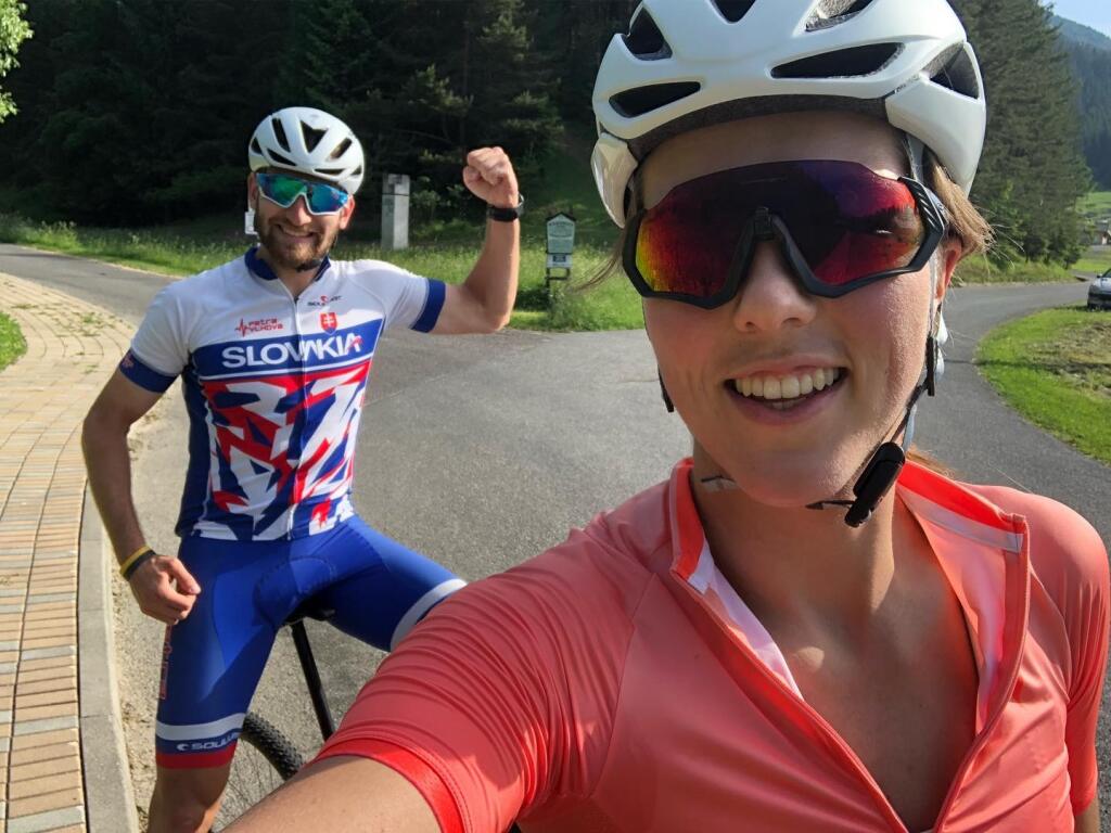Petra Vlhvová často trénuje na bicykli.