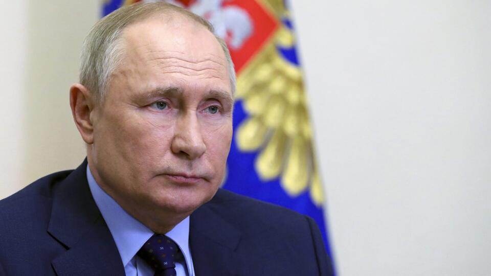 Na snímke ruský prezident Vladimir Putin predsedá zasadnutiu Bezpečnostnej rady prostredníctvom videokonferencie v rezidencii Novo-Ogarjovo pri Moskve v Rusku vo štvrtok 7. apríla 2022.