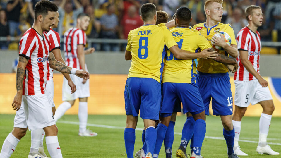 Na snímke gólová radosť hráčov DAC počas prvého zápasu 1. predkola Európskej ligy medzi FC DAC 1904 Dunajská Streda a MKS Cracovia Kraków.