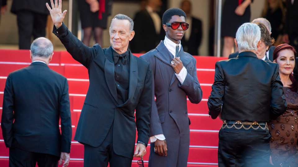 Tom Hanks mal v Cannes veľký úspech, jeho výzor však vystrašil.