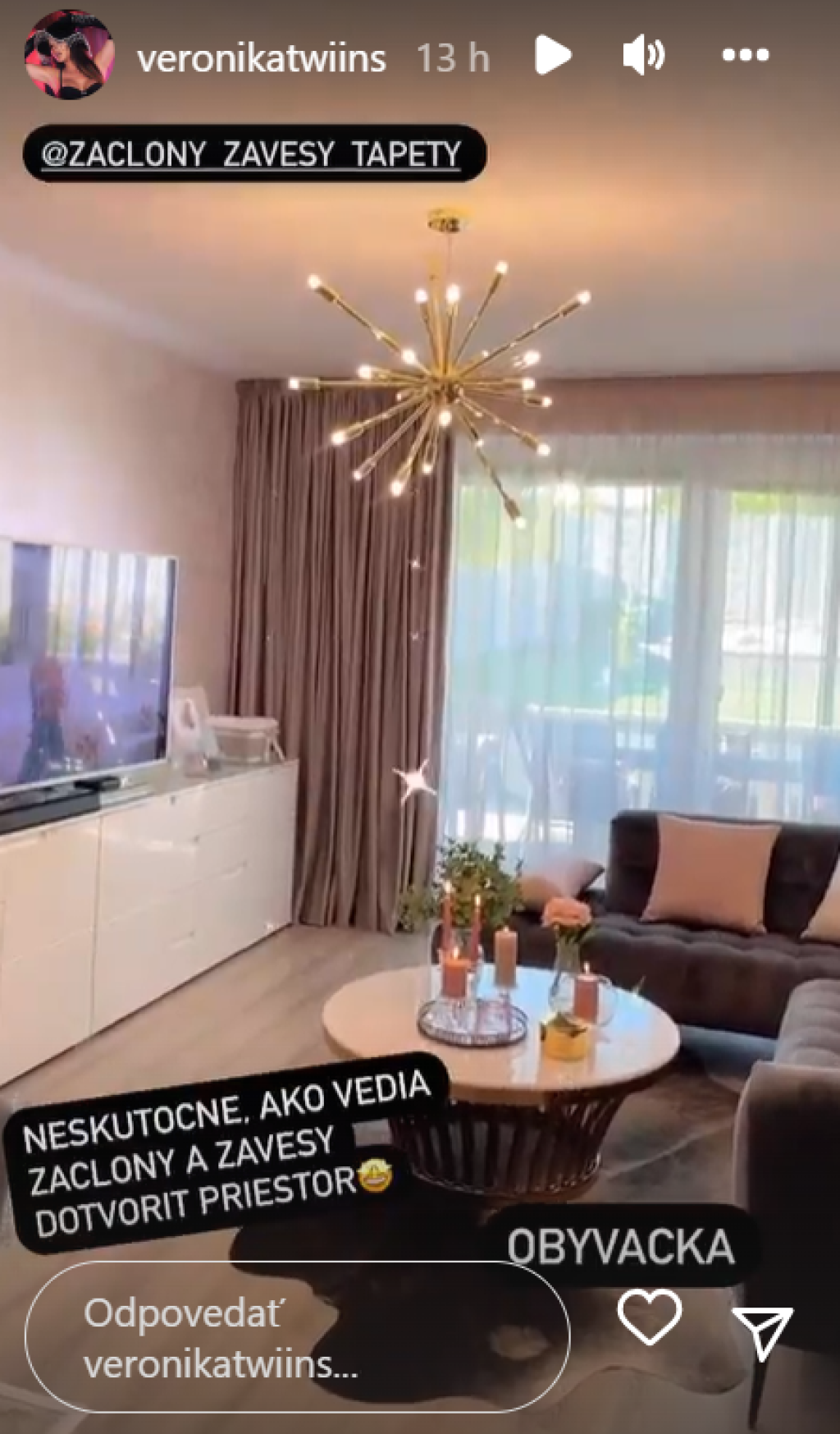 Takto to vyzerá v dome speváckeho dua TWiiNS: Obývačka spojená s kuchyňou.