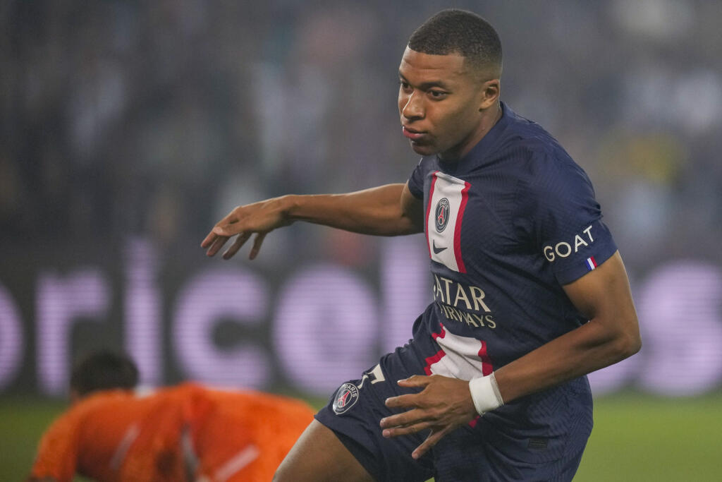 Na snímke hráč PSG Kylian Mbappé oslavuje gól v zápase H-skupiny 1. kola skupinovej fázy Ligy majstrov vo futbale Paríž Saint-Germain - Juventus Turín v Paríži 6. septembra 2022. FOTO TASR/AP