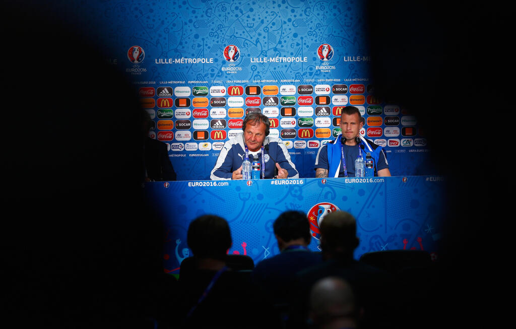 Ján Kozák a Ján Ďurica na tlačovej konferencii na Euro 2016.