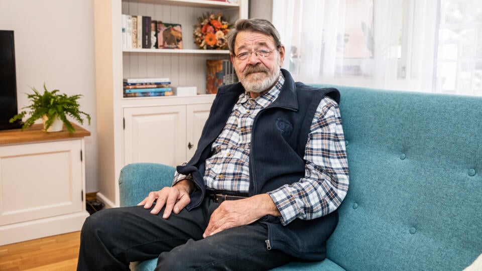 Na fotke je Gustav Valach.