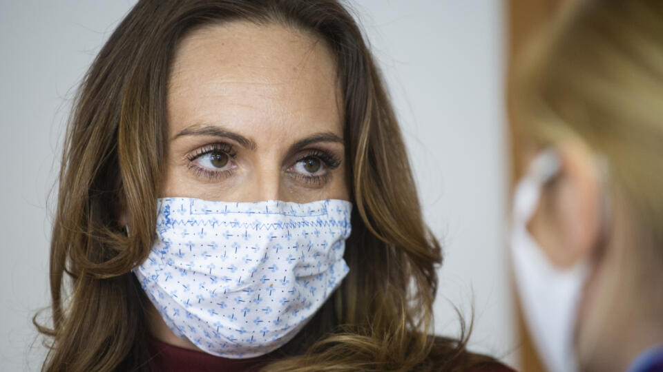 Na snímke výkonná riaditeľka a predsedníčka predstavenstva Zväzu ambulantných poskytovateľov (ZAP) Zuzana Dolinková počas tlačovej konferencie ZAP na tému Prvou obeťou koronavírusu na Slovensku je ambulantná starostlivosť 1. apríla 2020 v Bratislave. FOTO TASR – Jakub Kotian