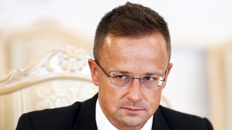 WA 9 Moskva - Šéf maďarskej diplomacie Péter Szijjártó počúva ruského ministra zahraničných vecí Sergeja Lavrova počas stretnutia v Moskve vo štvrtok 21. júla 2022. FOTO TASR/AP
In this handout photo released by Russian Foreign Ministry Press Service, Hungary's Minister of Foreign Affairs and Trade Peter Szijjarto listens to Russian Foreign Minister Sergey Lavrov during their talks in Moscow, Russia, Thursday, July 21, 2022. (Russian Foreign Ministry Press Service via AP)