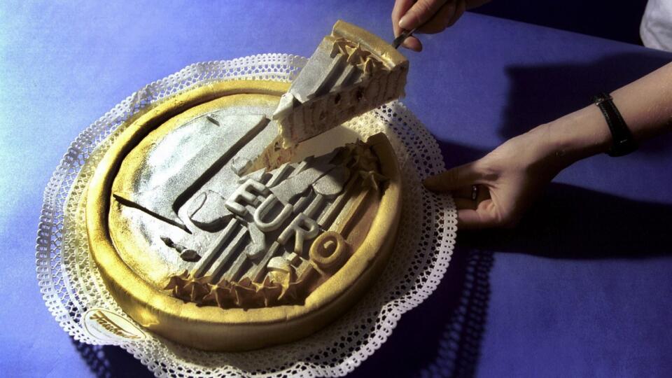 1 Euro coin as a gateau.