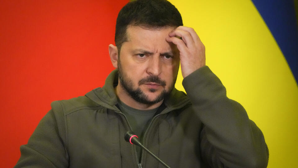 WA 10 Kyjev - Ukrajinský prezident Volodymyr Zelenskyj gestikuluje počas spoločnej tlačovej konferencie so švajčiarskym prezidentom Ignaziom Cassisom v Kyjeve 20. októbra 2022. Zelenskyj obvinil vo štvrtok Rusko zo zamínovania Kachovskej priehrady v Chersonskej oblasti na juhu Ukrajiny, ktorú majú pod kontrolou ruské okupačné sily. FOTO TASR/AP
Ukrainian President Volodymyr Zelenskyy, attend a news conference with Swiss President Ignazio Cassis after their meeting in Kyiv, Ukraine, Thursday, O
