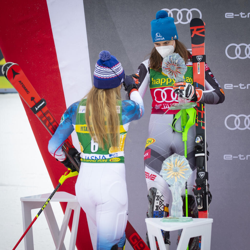 Mikaela Shiffrinová a Petra Vlhová.