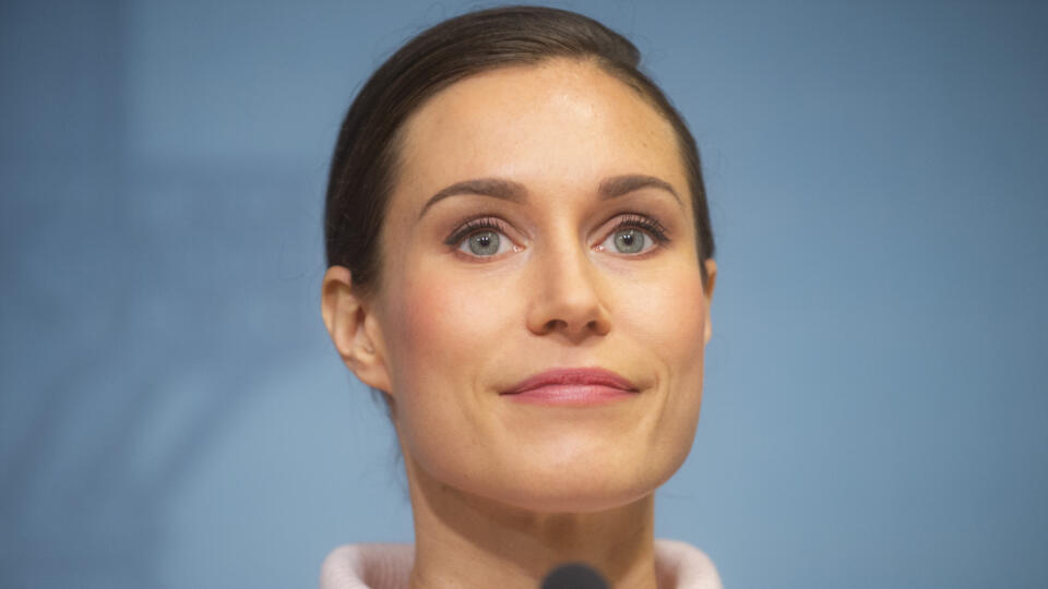 Na snímke fínska premiérka Sanna Marinová počas tlačovej konferencie so slovenským premiérom Eduardom Hegerom (OĽaNO) 10. novembra 2022 v Helsinkách. FOTO TASR - Jakub Kotian