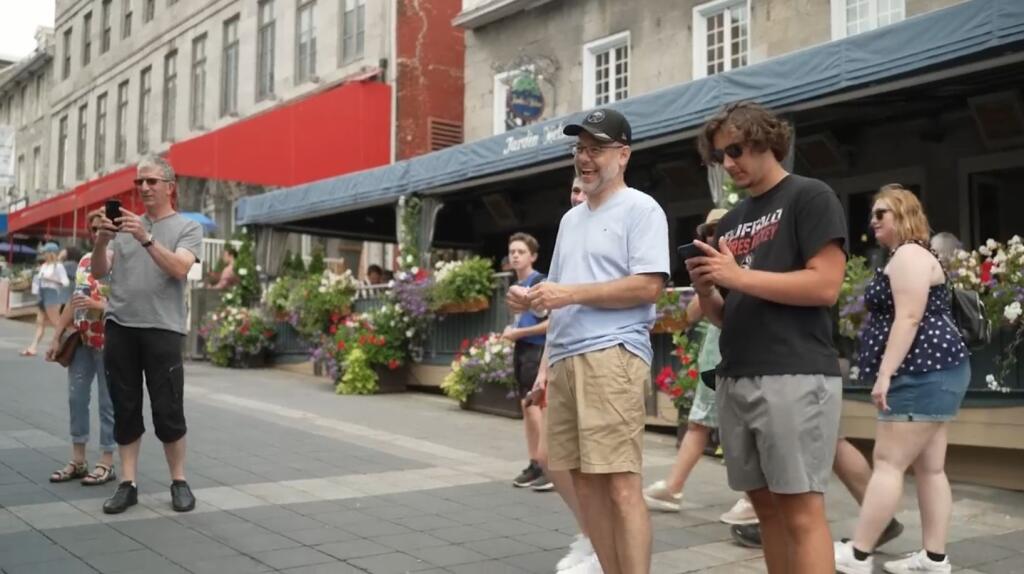 Fanúšikovia Montrealu neverili vlastným očiam, pristavovali sa pri slovenskej dvojici, ktorú si museli zvečniť na mobily.