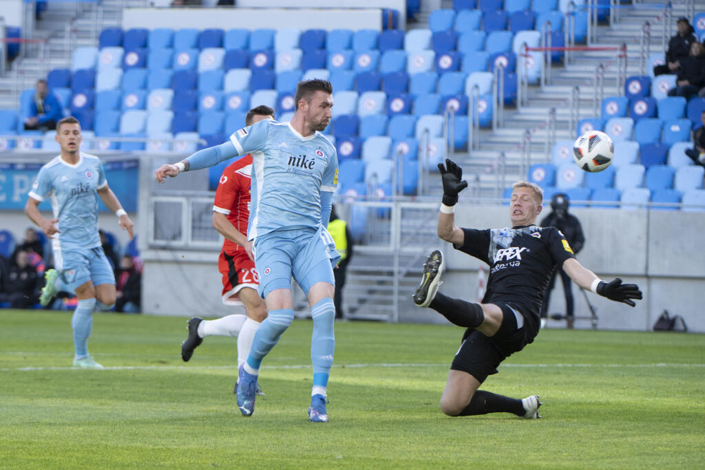 Nové opatrenia sa dotknú rovnako futbalových ako aj hokejových klubov.