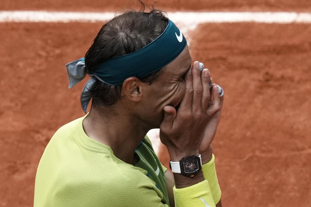 JB 81 Paríž - Španielsky tenista Rafael Nadal oslavuje po jeho výhre nad Nórom Casperom Ruudom vo finále mužskej dvojhry na grandslamovom turnaji Roland Garros v Paríži 5. júna 2022. FOTO TASR/AP
Spain's Rafael Nadal reacts as he defeats Norway's Casper Ruud during their final match of the French Open tennis tournament at the Roland Garros stadium Sunday, June 5, 2022 in Paris. Nadal won 6-3, 6-3, 6-0. (AP Photo/Thibault Camus)