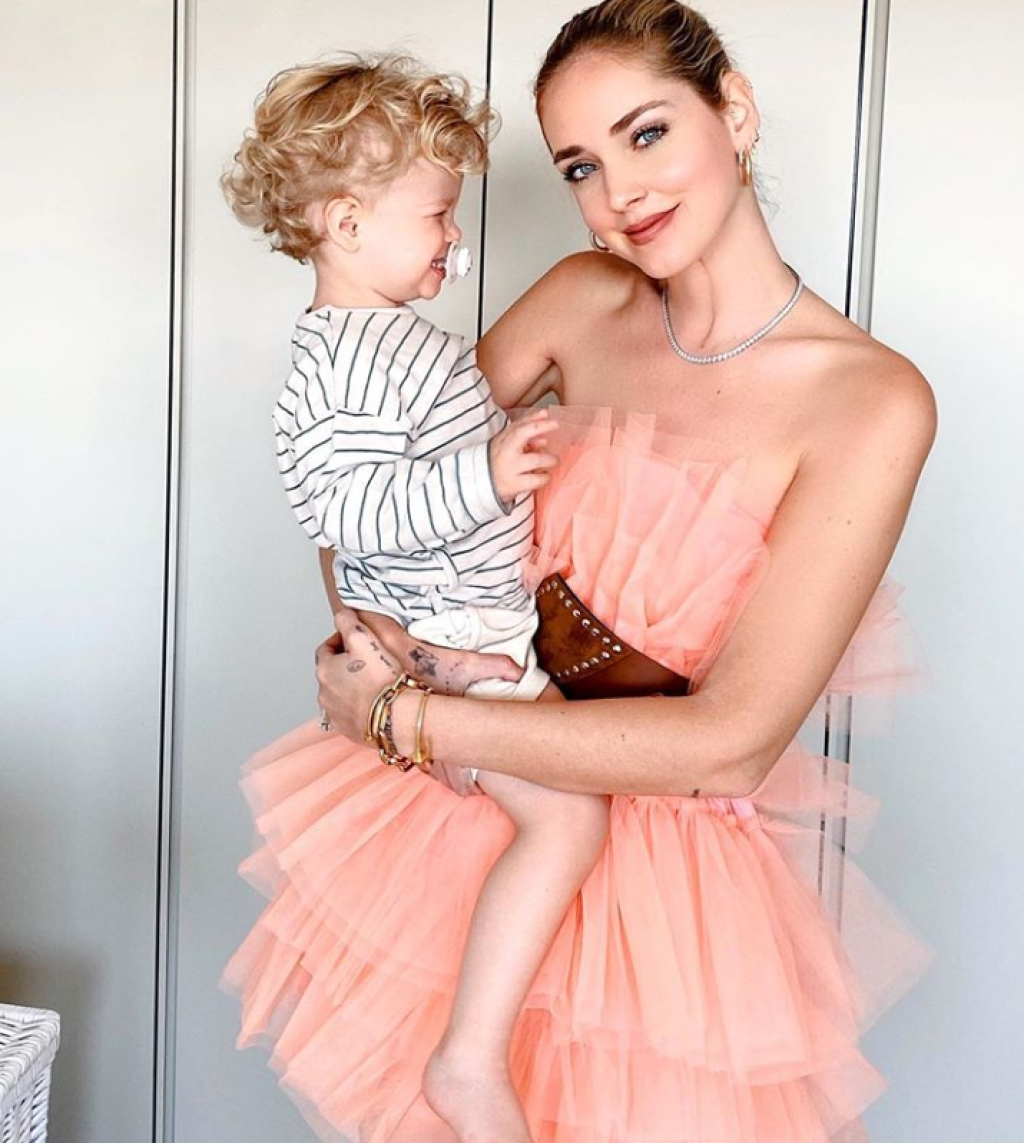 Talianska influencerka a podnikateľka Chiarra Feragni (33) si na svojom svetoznámom blogu The Blonde Salad vybudovala kariéru a dnes patrí medzi najznámejšie internetové celebrity. Okrem módnej inšpirácie svojim sledovateľom na sociálnych sieťach pravidelne ukazuje aj veľkú časť zo svojho súkromia.