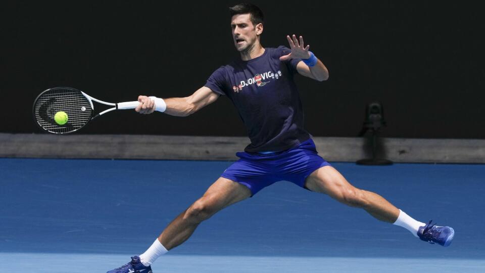 Deväťnásobný šampión Australian Open, srbský tenista Novak Djokovič počas tréningu.