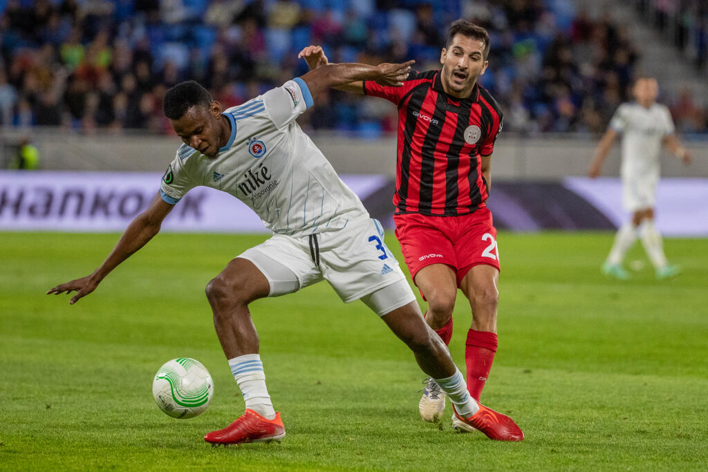 ŠK Slovan Bratislava a Lincoln Red Imps FC sa stretol v zápase Európskej konferenčnej ligy na Tehelnom poli v Bratislave. Na snímke je Uche Agbo.