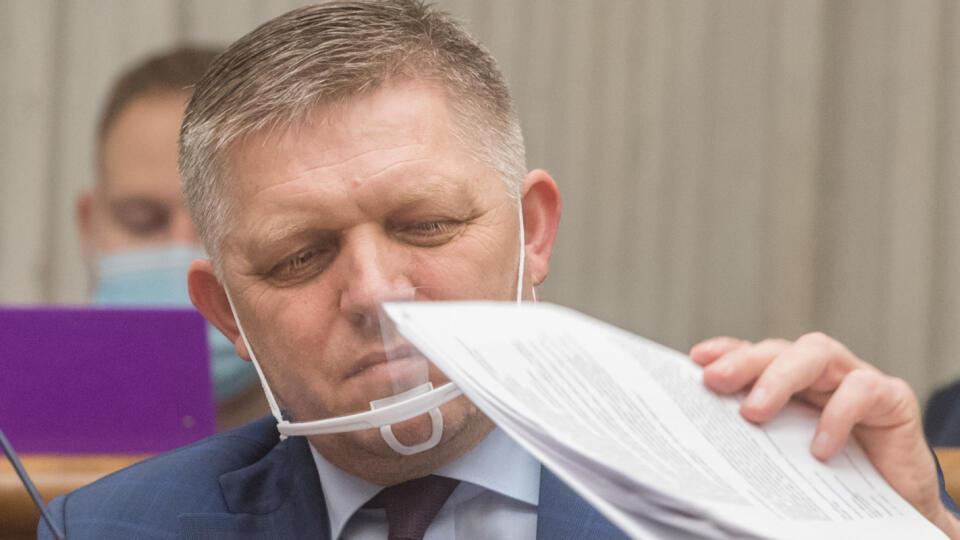 Na snímke poslanec parlamentu SR Robert Fico (Smer-SD) počas 18. schôdze NR SR 17. decembra 2020 v Bratislave. FOTO TASR - Martin Baumann