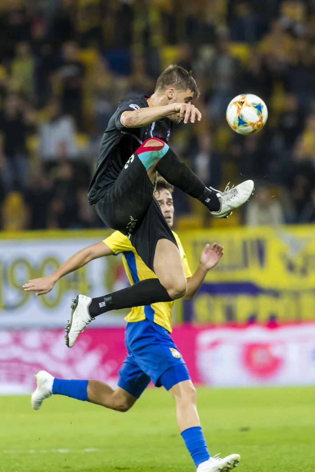 Futbalové kluby už majú od vlády povolenie opäť zarezávať naplno.