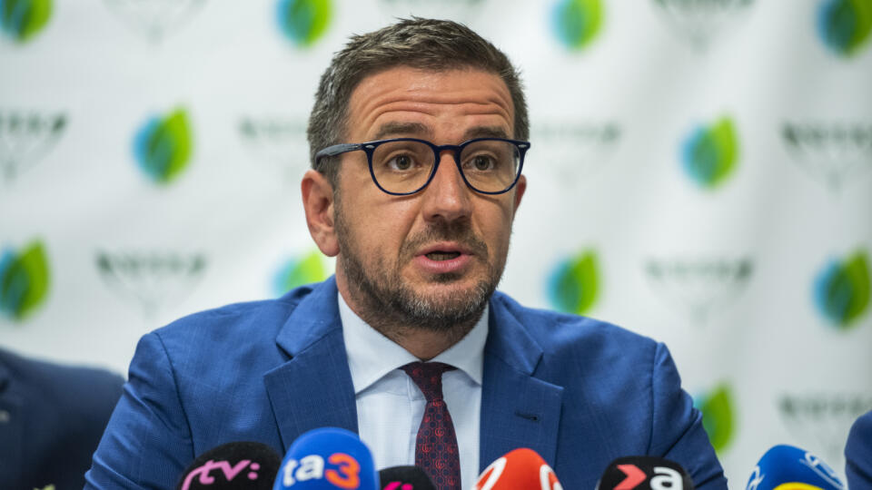 Na snímke predseda Slovenskej poľnohospodárskej a potravinárskej komory Emil Macho počas tlačovej konferencie po rokovaní agropotravinárskych samospráv krajín V4 a krajín regiónu Troch morí k potravinovej bezpečnosti EÚ ako priority pre najbližšie obdobie v Bratislave 1. apríla 2022. FOTO TASR - Jaroslav Novák