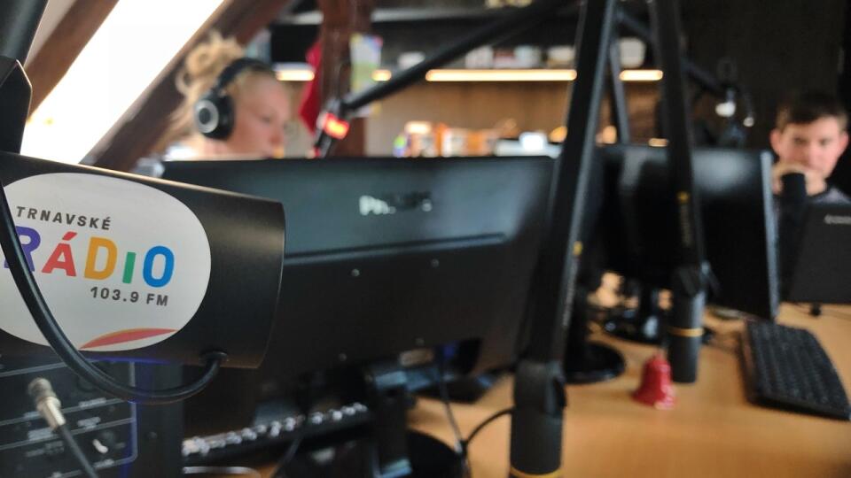 Trnavské rádio vysiela z nového štúdia, pridalo regionálne spravodajstvo - Stanica vymenila moderátora ranného vysielania a upravila program