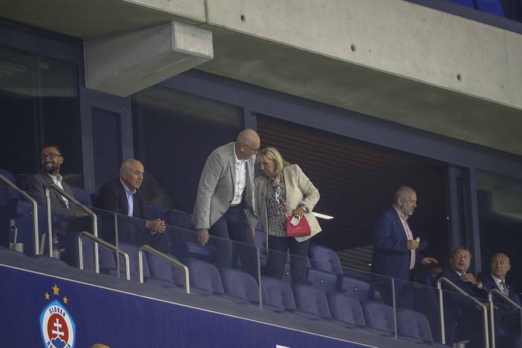 Vidieť naživo zápas Slovenskej futbalovej reprezentácie s Cyprusom si rovnako, ako v sobotňajšom súboji s Chorvátskom nenechali ujsť ani naše politické špičky.
