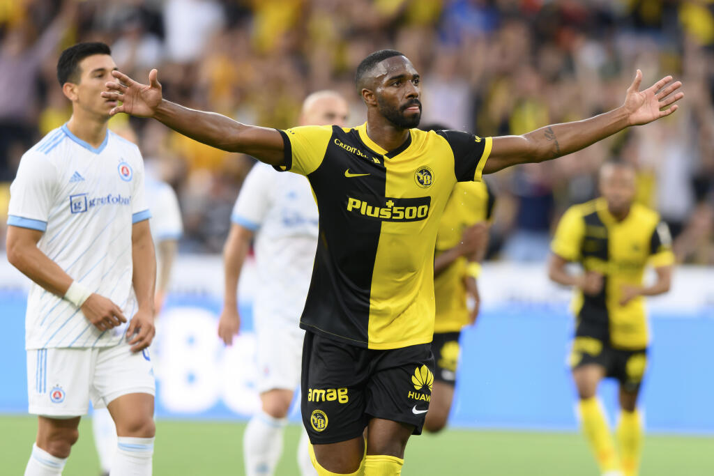 EBE 52 Bern - Na snímke obranca Bernu Ulisses Garcia oslavuje svoj gól a druhý mužstva v odvete 2. predkola Ligy majstrov vo futbale Young Boys Bern - ŠK Slovan Bratislava v Berne 28. júla 2021. FOTO TASR/AP
Young Boys' Ulisses Garcia celebrates after scoring during the Champions League second qualifying round, second leg soccer match between Switzerland's Young Boys' Bern and Slovakia's SK Slovan Bratislava at the Wankdorf stadium in Bern, Switzerland, on Wednesday, July 28, 2021. (Anthony