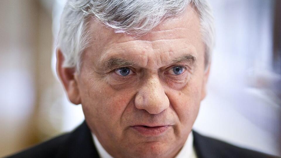 VLÁDA: Rokovanie 11. schôdze vlády SR
Minister pôdohospodárstva a regionálneho rozvoja SR Ľubomír Jahnátek počas rokovania 11. schôdze vlády. Bratislava, 13. jún 2012.
Foto: SITA/Jozef Jakubčo