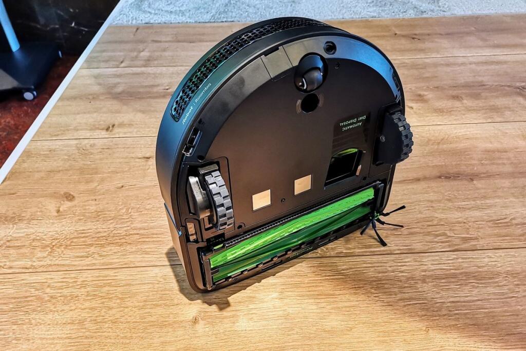Roomba s9+má tvar písmena D