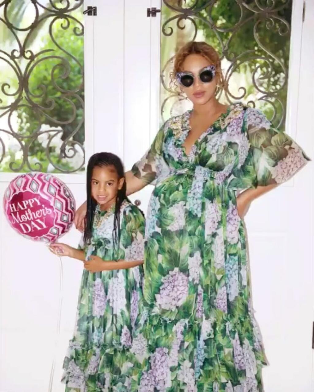 Beyoncé módu miluje a vedie k tomu aj najstaršiu dcéru. Rady sa oblečú aj rovnako.