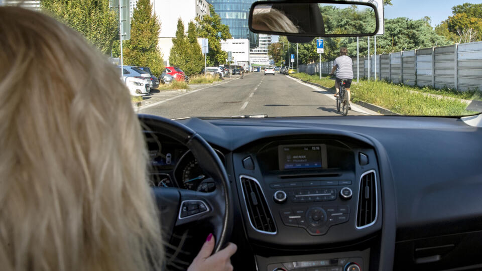 Polícia upozorňuje vodičov na cyklistov počas pretekov pod Tatrami. (Ilustračné foto)